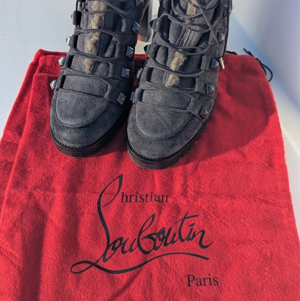 Christian Louboutin | Chaletta Gray Shearling Studded Ankle Boots Fur Lined 39/9 - Picture 15 of 15